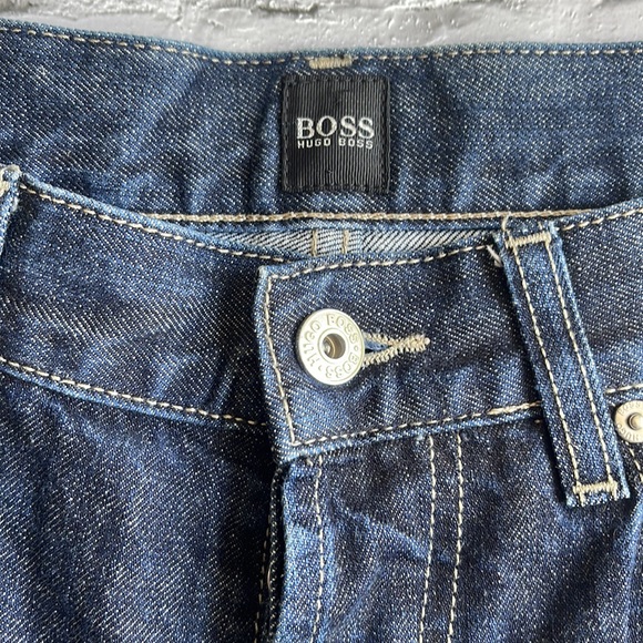 HUGO BOSS | Classic straight leg jeans in Indigo - Picture 4 of 11